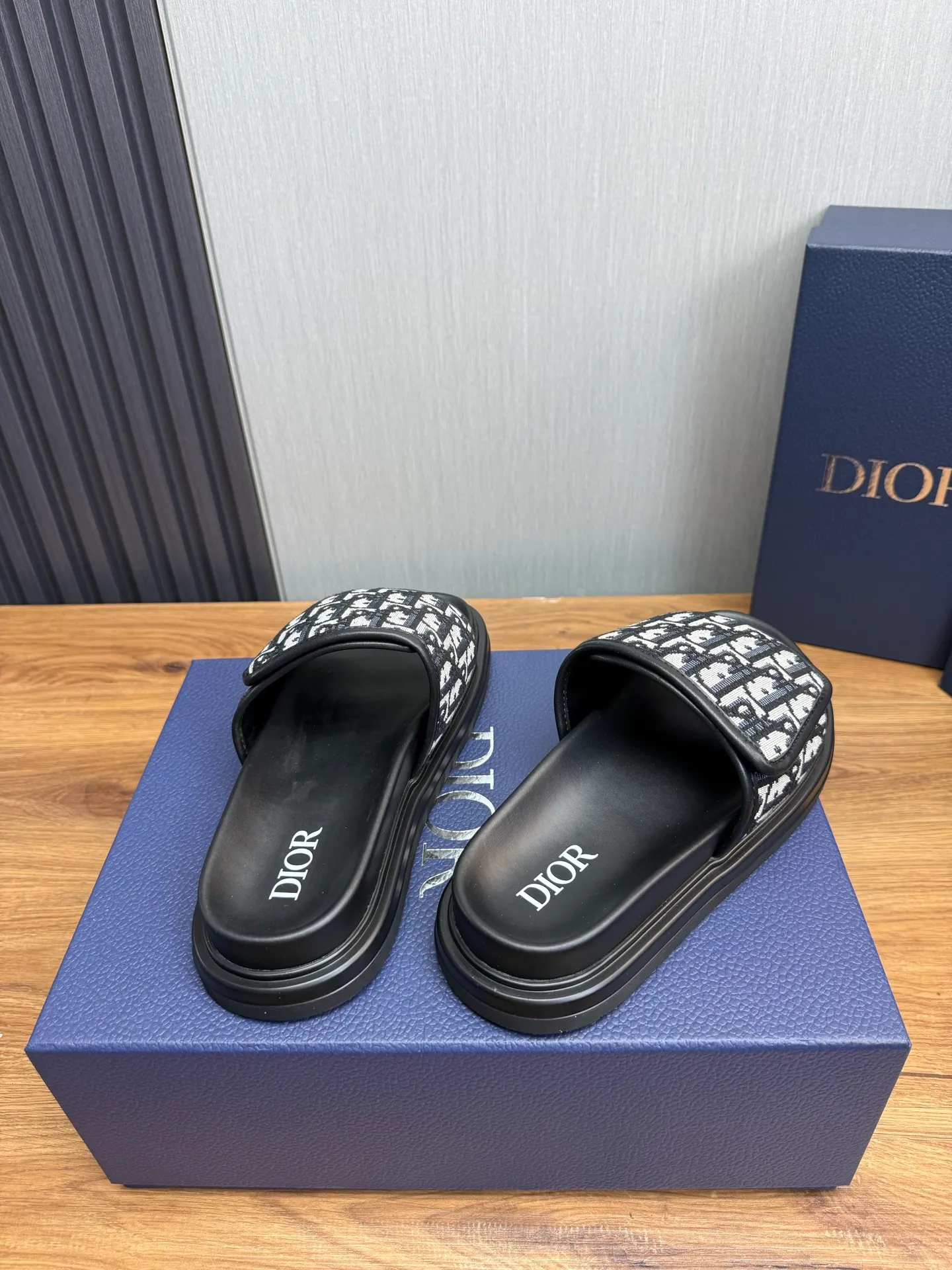 Men's shoes 💰280💰 Dior. Men's slippers 🩴Official website 1:1 production 38-45 yards 45 46 🉑️Customized original material shipped✅